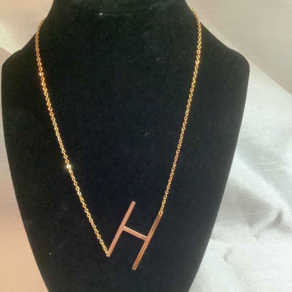 Gold toned H necklace